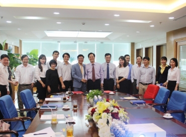 HOANG QUAN CORPORATION SIGNS A TRAINING CONTRACT WITH THE ACADEMY OF MANAGERS FOR CONSTRUCTION AND CITIES